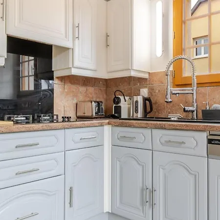 - New - Spacious, Quiet, Parking, Clim * オベルネ