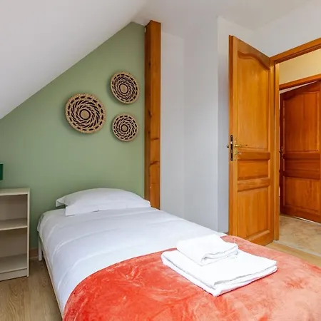 別荘 - New - Spacious, Quiet, Parking, Clim オベルネ