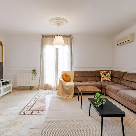 - New - Spacious, Quiet, Parking, Clim 別荘