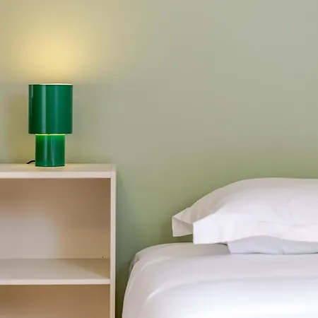 - New - Spacious, Quiet, Parking, Clim