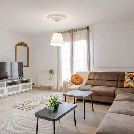 - New - Spacious, Quiet, Parking, Clim *