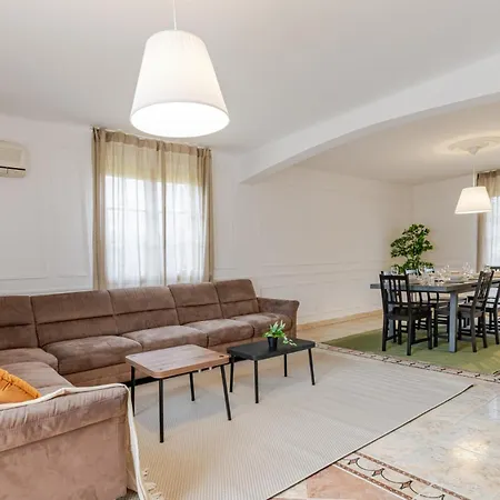 - New - Spacious, Quiet, Parking, Clim * オベルネ