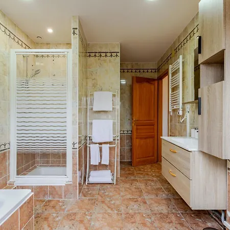 - New - Spacious, Quiet, Parking, Clim * オベルネ